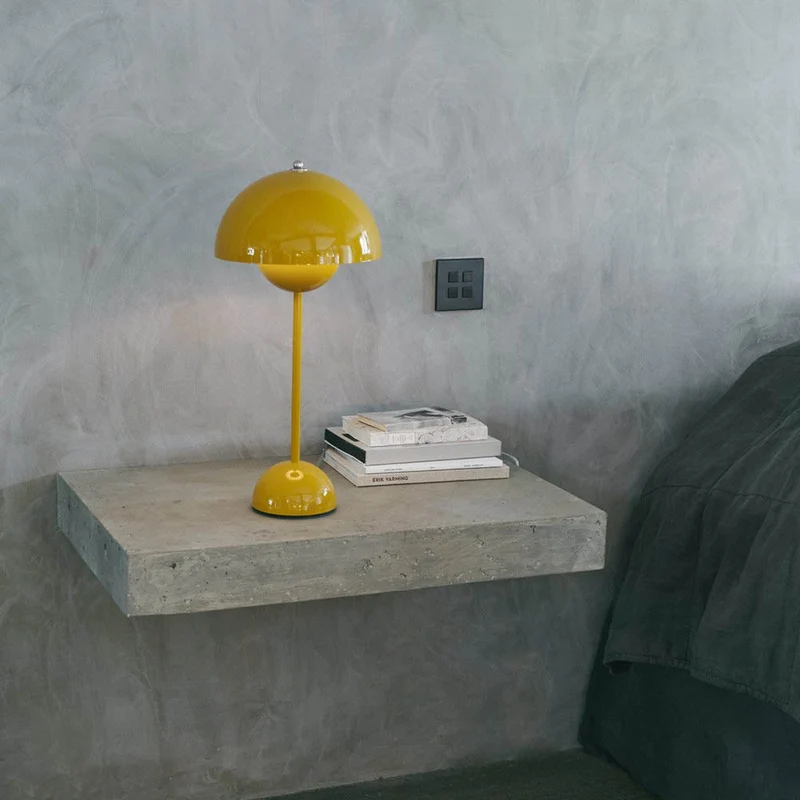 Elegant LED Bordlampe med Blomsterpotte Design