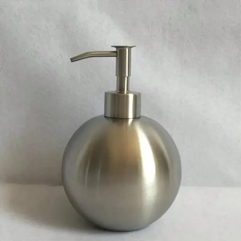 Elegant rustfri stål sæbedispenser 550 ml med moderne design