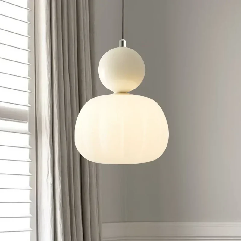 Elegant Pendel i Art Deco Stil med Blød Belysning