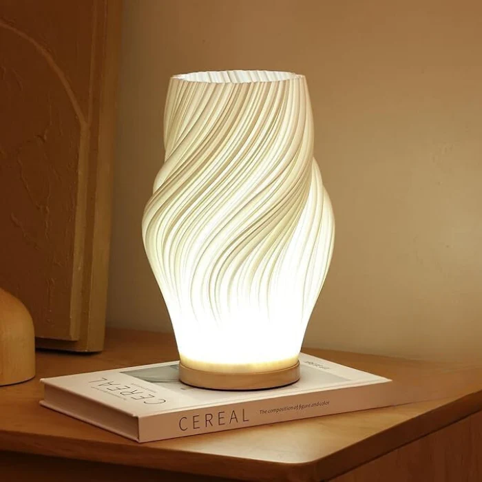 Skulpturel LED Bordlampe med Justerbar Lysstyrke & USB