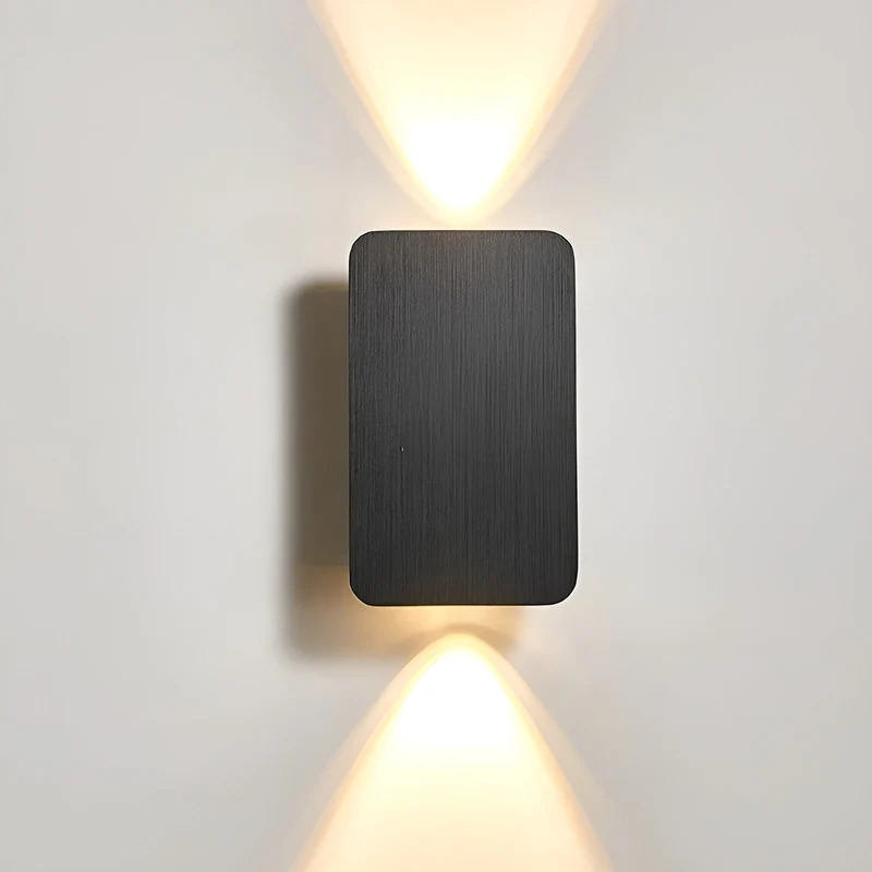 Moderne LED-væglampe i aluminium – Stilfuld og effektiv belysning