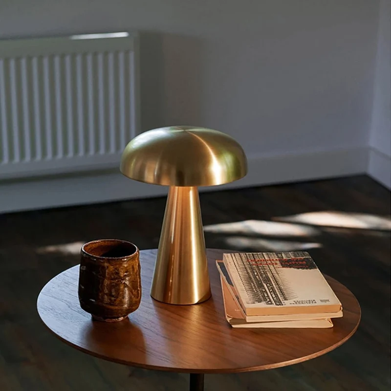 Stilfuld LED Natbordslampe med Justerbar Lysstyrke