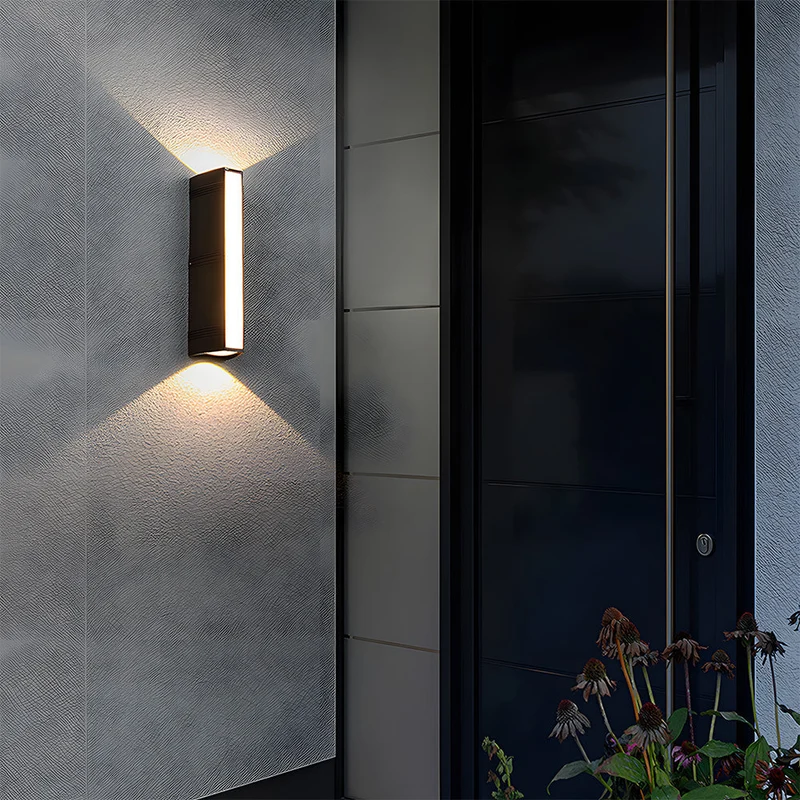 Vandtæt LED Udendørslampe med Moderne Design