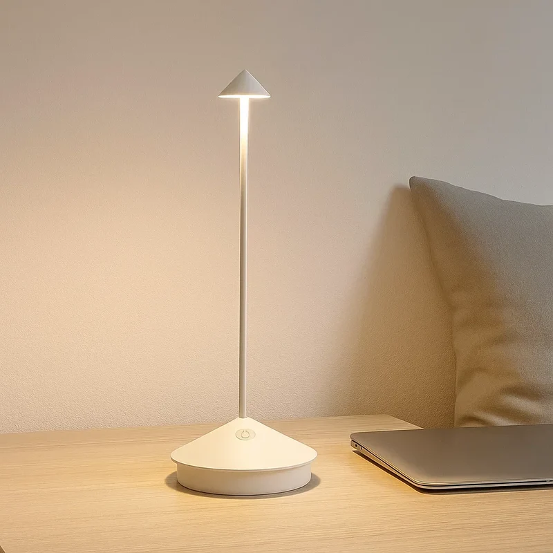 Dæmpbar LED Bordlampe – Vandtæt Elegance til Indendørs & Udendørs