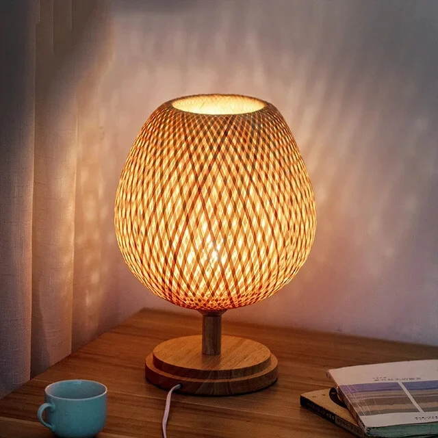 Bordlampe i Bæredygtig Bambus med Håndvævet Lampeskærm