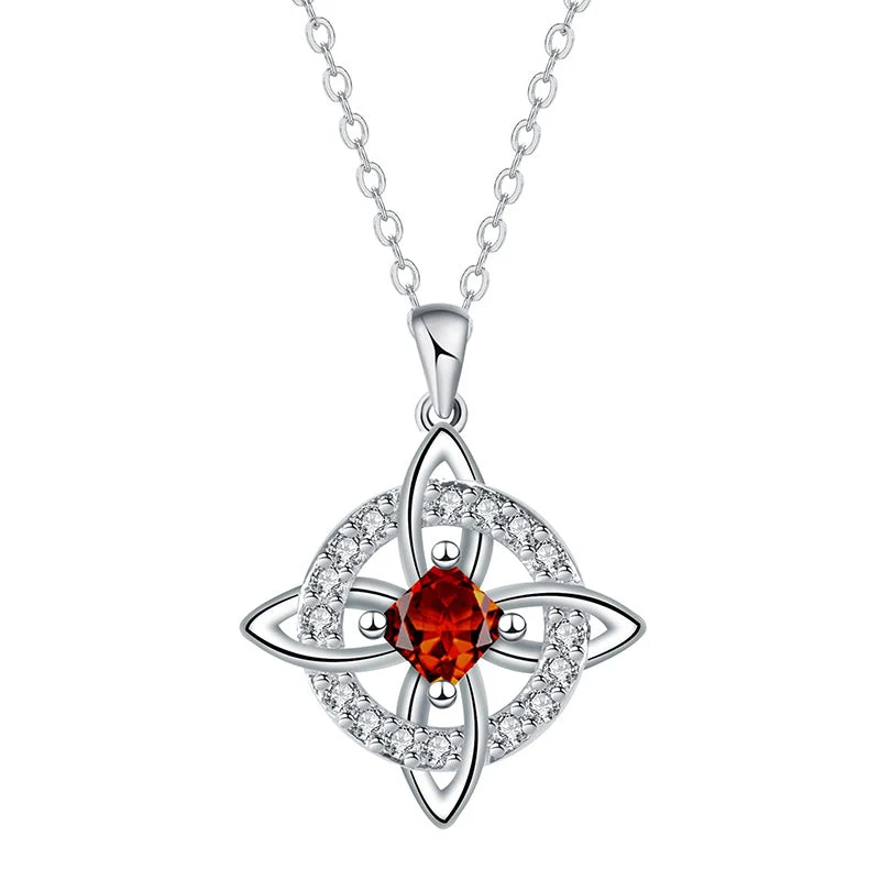 Elegant halsband med keltisk knut och häxknutspendel