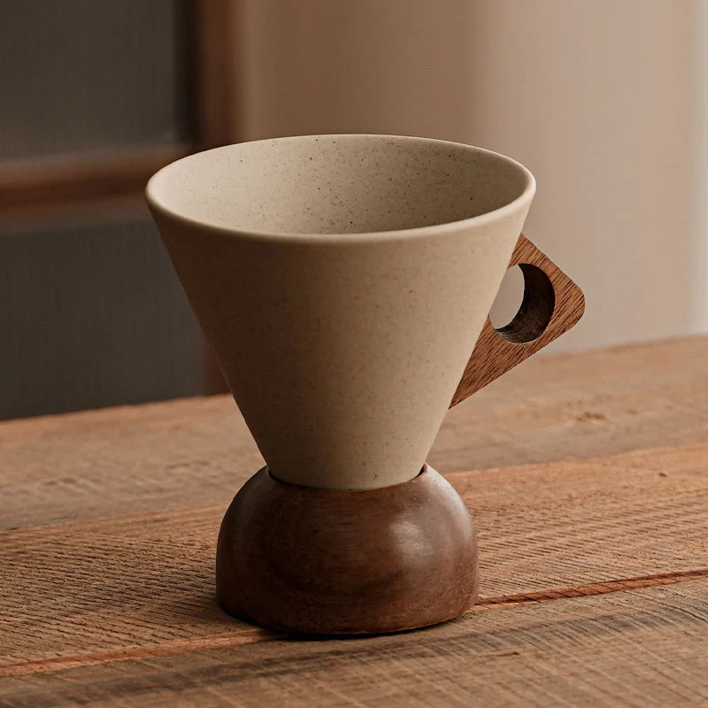 Vintage kaffemugg med trähandtag och träfat